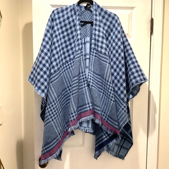 Blue Steve Madden Plaid Boho Granny Core Poncho Fringed Shawl ONE SIZE FITS MOST - Picture 2 of 6